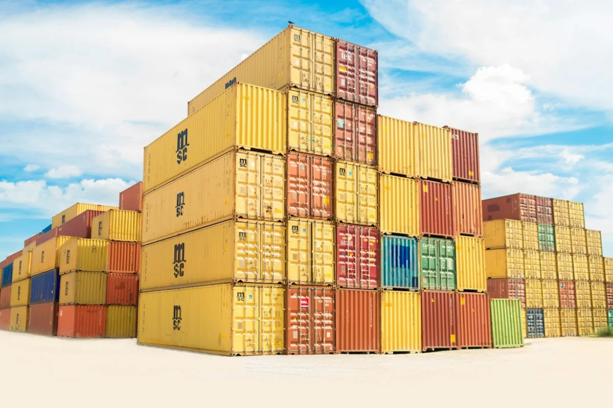 Container hàng dự án xếp tại bãi